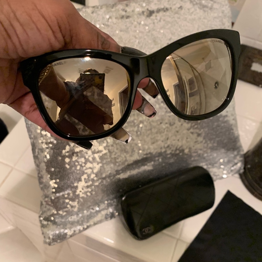 COPY - Designer shades. Comes with Leather case, cleaning cloth. Designer. Auth…